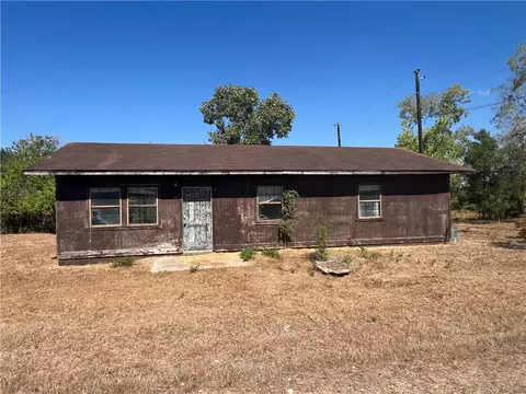 Exterior - 129 Mystic Dr, George West, TX 78022 photo 2 of 5