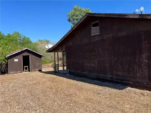 129 Mystic Dr, George West, TX 78022