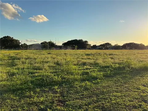 302 W Fannin St, Refugio, TX 78377