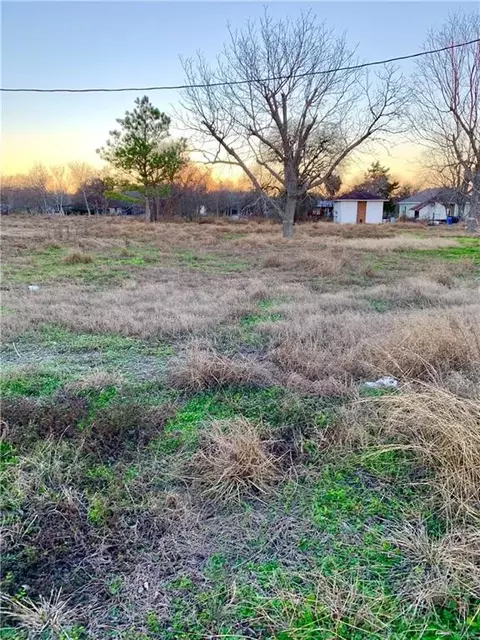 317 N 4th St, Skidmore, TX 78389