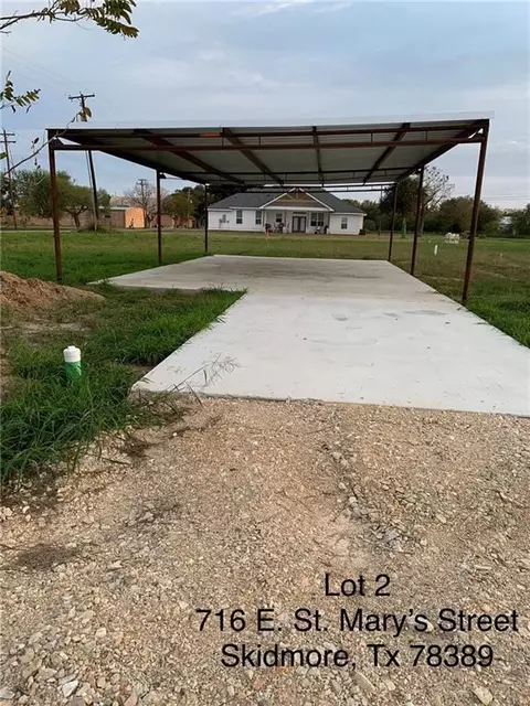 716 E St Marys St, Skidmore, TX 78389