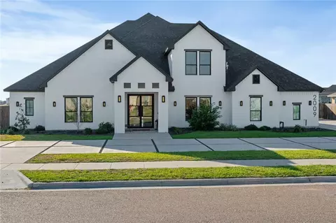 2009 Great Falls Dr, Corpus Christi, TX 78415