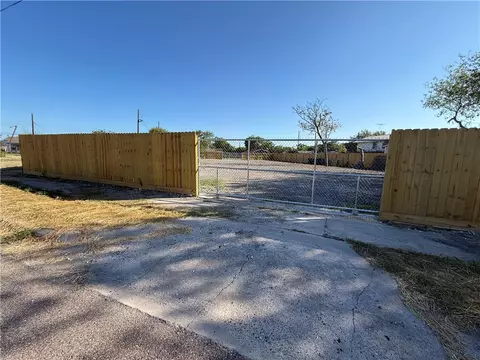 2928 2926 Sunrise Ave, Corpus Christi, TX 78405