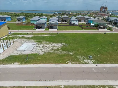 223 Port Mansfield St, Port Aransas, TX 78373