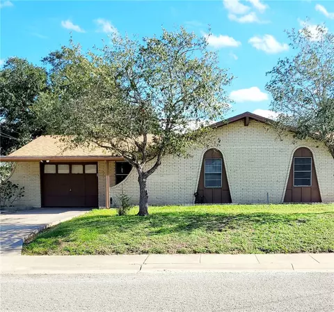 803 Avenue H, Sinton, TX 78387