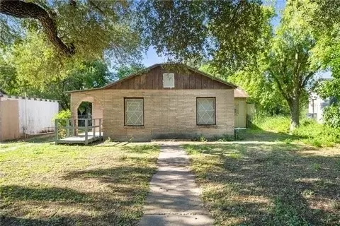 228 SW 8th St, Premont, TX 78375