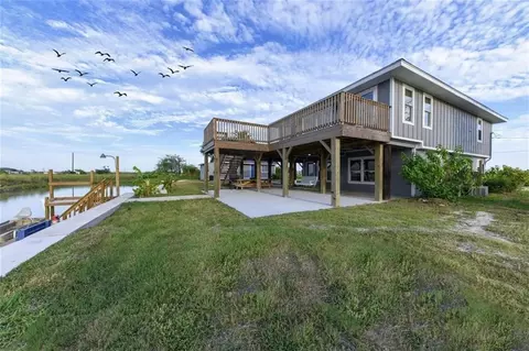 356 E Sagebrush St, Rockport, TX 78382
