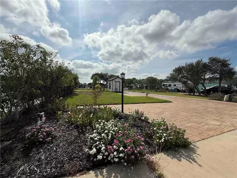 104 Augusta Cir, Aransas Pass, TX 78336