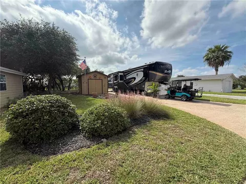 107 Augusta Cir, Aransas Pass, TX 78336