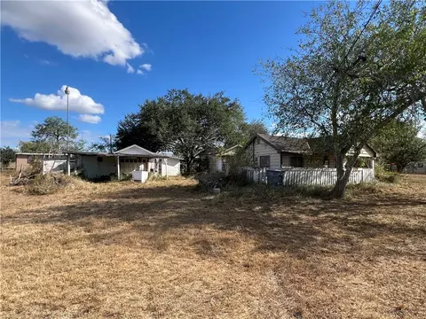 Exterior - 113 4th St, Mathis, TX 78368 photo 3 of 15