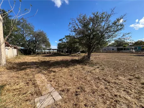 Exterior - 113 4th St, Mathis, TX 78368 photo 8 of 15