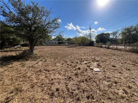 Exterior - 113 4th St, Mathis, TX 78368 photo 7 of 15