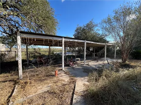 Exterior - 113 4th St, Mathis, TX 78368 photo 10 of 15