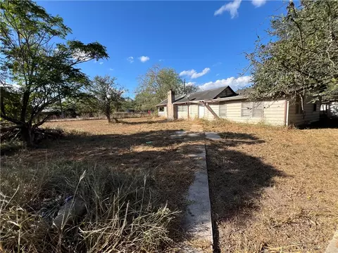 Exterior - 113 4th St, Mathis, TX 78368 photo 13 of 15