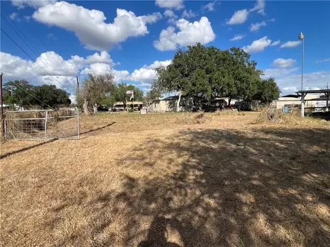 Exterior - 113 4th St, Mathis, TX 78368 photo 2 of 15