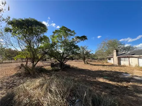 Exterior - 113 4th St, Mathis, TX 78368 photo 14 of 15