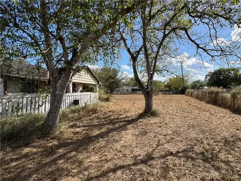 Exterior - 113 4th St, Mathis, TX 78368 photo 5 of 15
