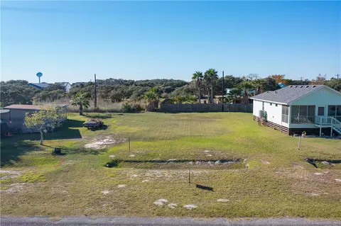1511 S Pearl St, Rockport, TX 78382