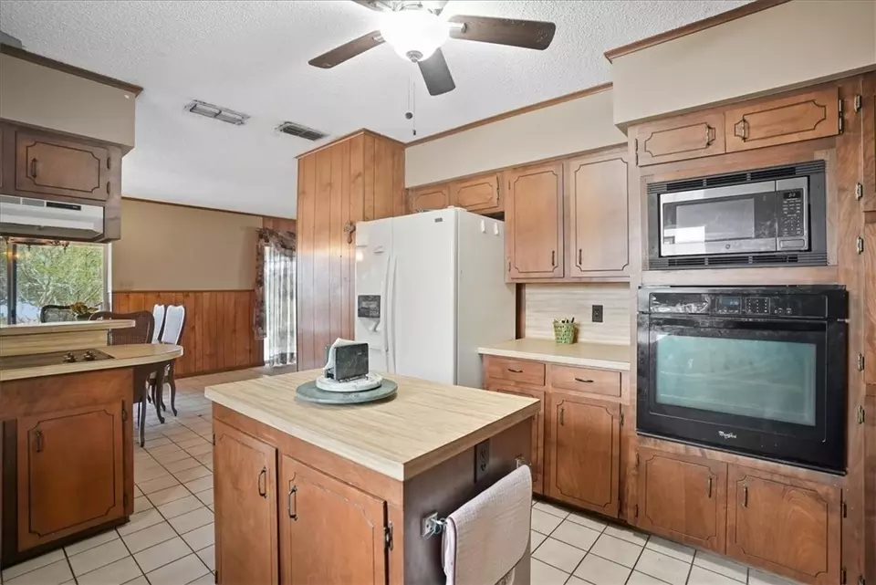 Kitchen - 117 Knoll Trl, Sandia, TX 78383 photo 2 of 3