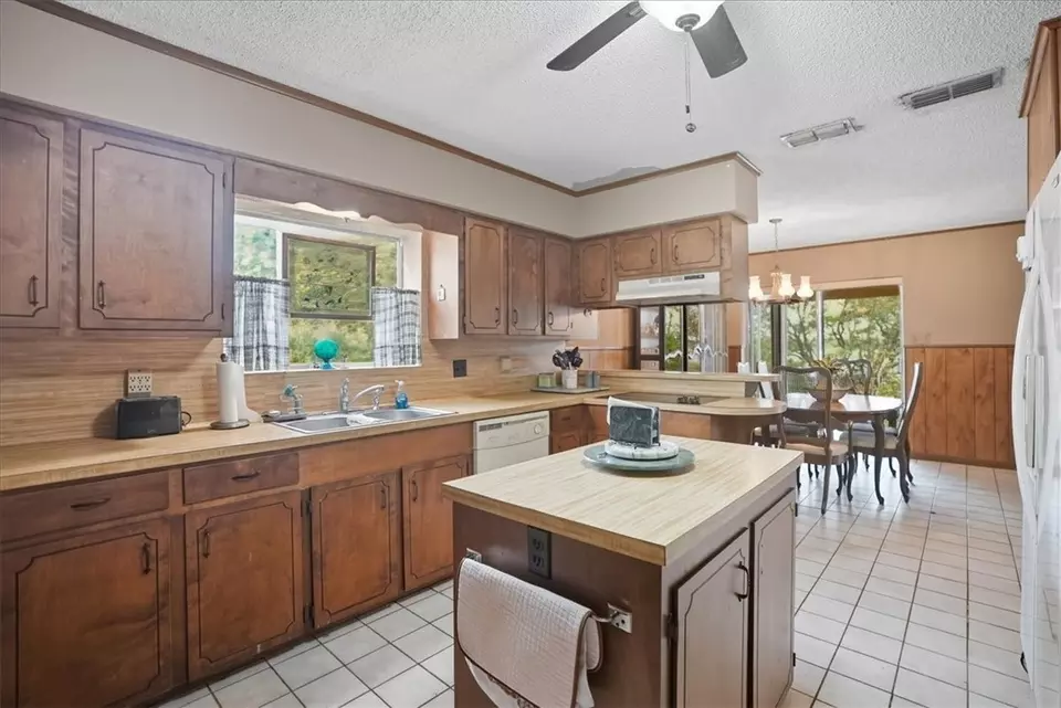 Kitchen - 117 Knoll Trl, Sandia, TX 78383 photo 1 of 3