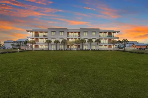 630 Center Sq W #307, Port Aransas, TX 78373