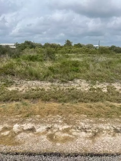 225 W Rustic Oak Ln, Rockport, TX 78382