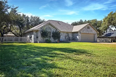 106 N Santa Clara Dr, Rockport, TX 78382