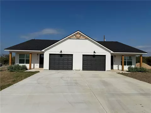 2105 Vista Rosa #1, Three Rivers, TX 78071