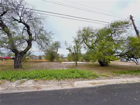 1218 E Lee Ave, Kingsville, TX 78363
