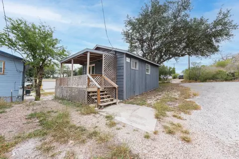 100 White Point Trl, Sandia, TX 78383