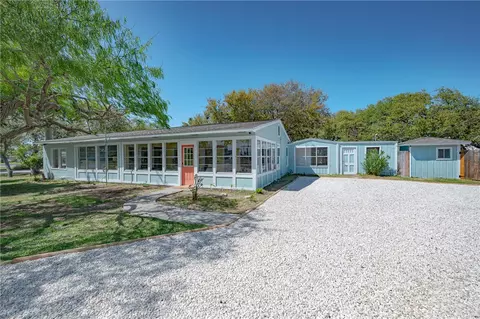 1604 Victoria Ave, Rockport, TX 78382