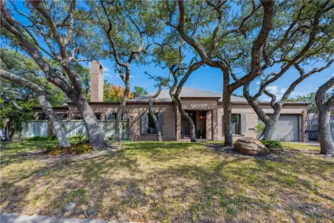 2006 Crescent Dr, Rockport, TX 78382