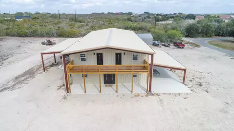 660 Carmel Dr, Sandia, TX 78383