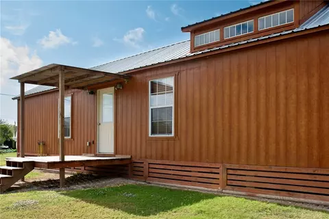1101 W Houston Ave, Seadrift, TX 77983
