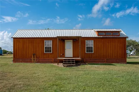 1101 W Houston Ave, Seadrift, TX 77983