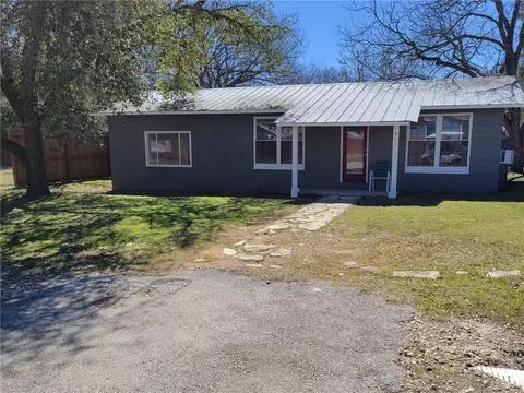 415 8th, Bandera, TX 78003
