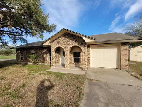 900 E 3rd St, Sinton, TX 78387