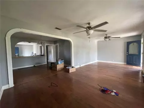 Living - 401 E 6th St, Bishop, TX 78343 photo 2 of 4