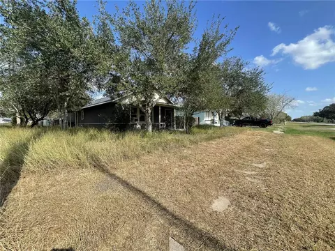 Exterior - 401 E 6th St, Bishop, TX 78343 photo 1 of 2