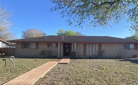 706 E Hill Ave, Alice, TX 78332