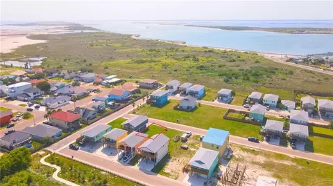 246 Port Arthur St, Port Aransas, TX 78373
