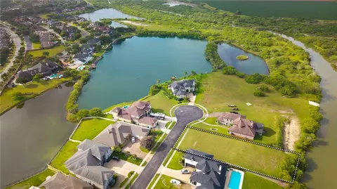 7641 Kings Lake Cir, Corpus Christi, TX 78413