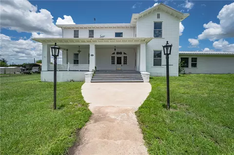 519 Fm 623 E, Pettus, TX 78146