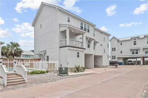 3087 S 11th St #400, Port Aransas, TX 78373