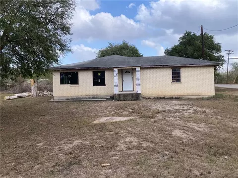 127 Lake St, Mathis, TX 78368