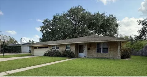 1118 Lincoln, Alice, TX 78332