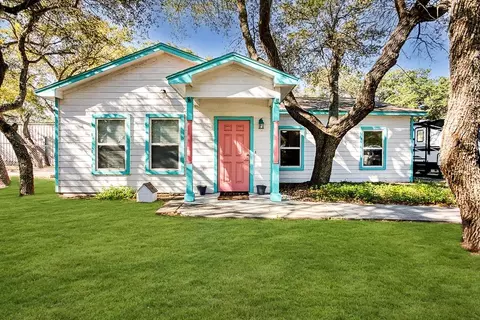 409 N 11th St, Fulton, TX 78358