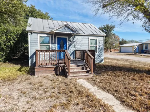 305 E Tullos, Three Rivers, TX 78071 photo 1