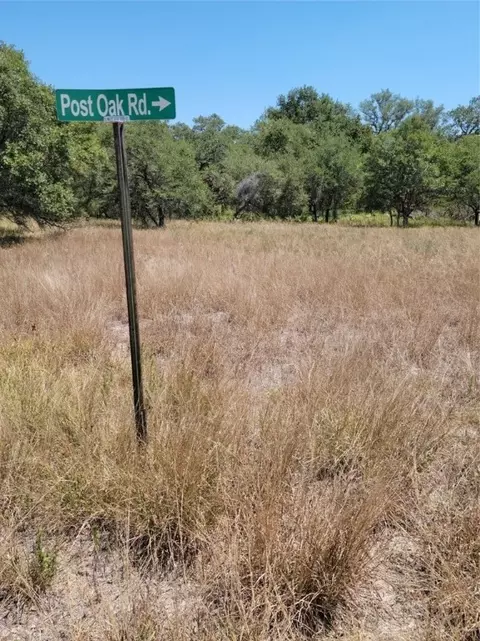 11 Post Oak Rd, Inez, TX 77968