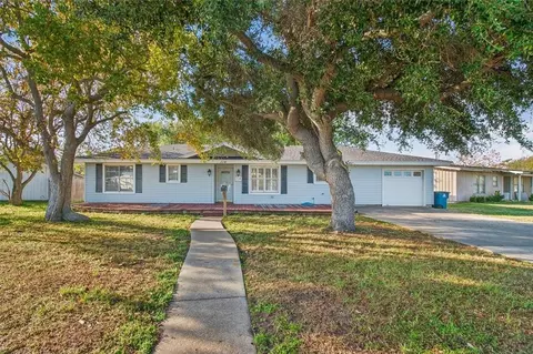 114 Maple Dr, Portland, TX 78374